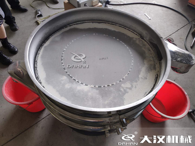 筛分过程中带有水分的物料会影响筛分效果吗？